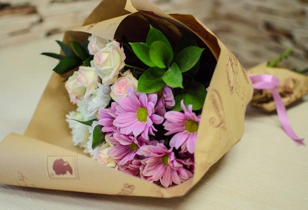 Букет цветов из: Розы и Хризантемы в Юность