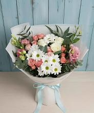 Букет цветов из:  Розы, Лизиантусы и Хризантемы в Юность