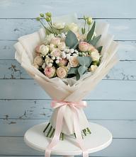 Букет цветов из:  Розы и Лизиантусы в Юность