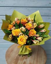 Букет цветов из:  Альстромерии и Розы в Юность