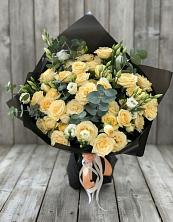 Букет цветов из:  Розы и Лизиантусы в Юность