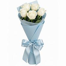 Букет 5 Белых роз Проуд в Юность