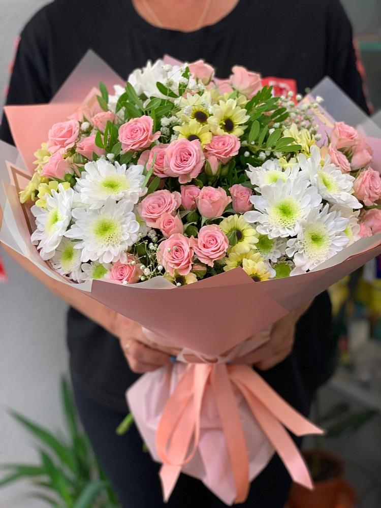 Букет цветов из: Розы и Хризантемы в Юность