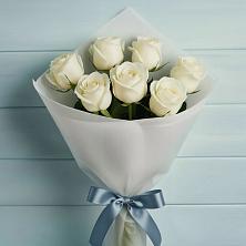 Букет 7 Белых роз Эдлесс Лав в Юность
