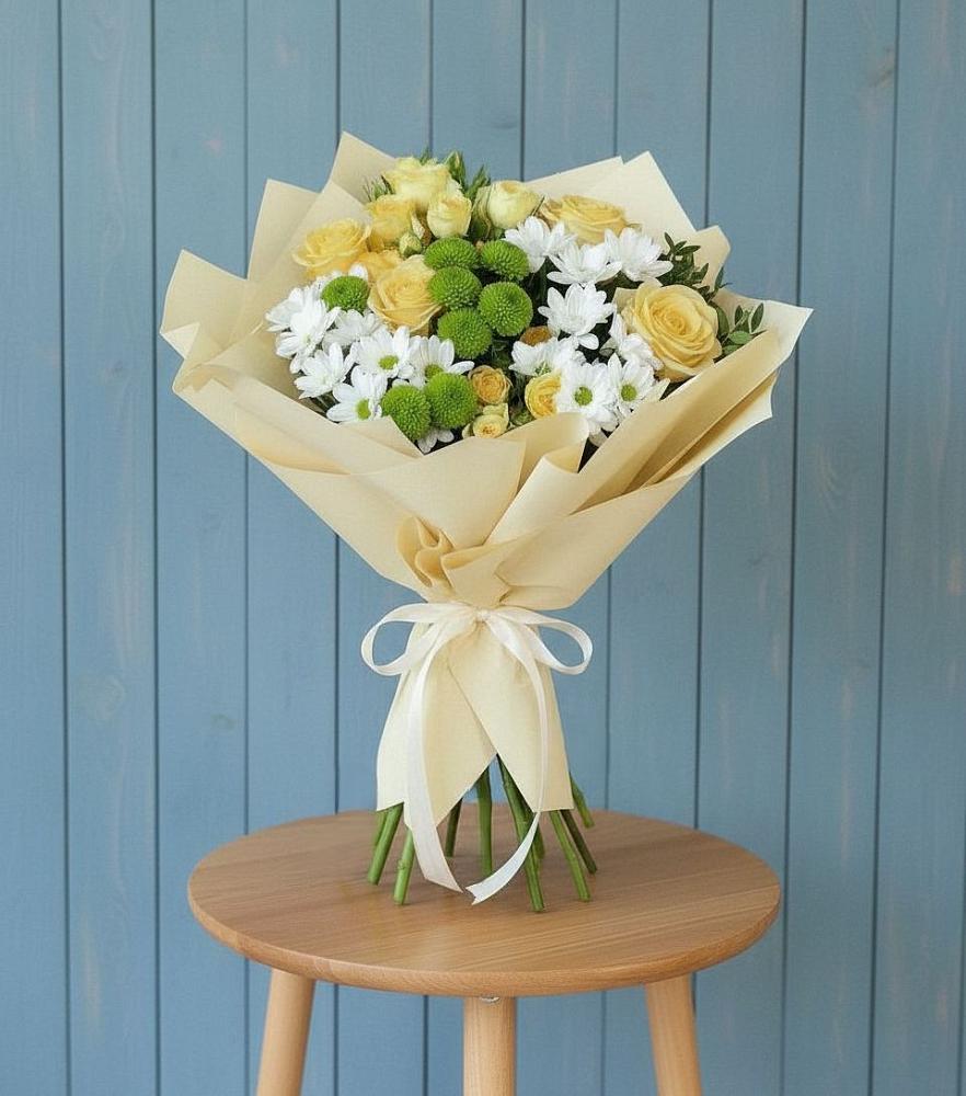 Букет цветов из: Хризантемы и Розы в Юность