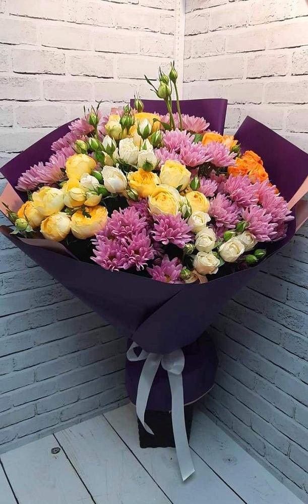 Букет цветов из: Хризантемы и Розы в Юность