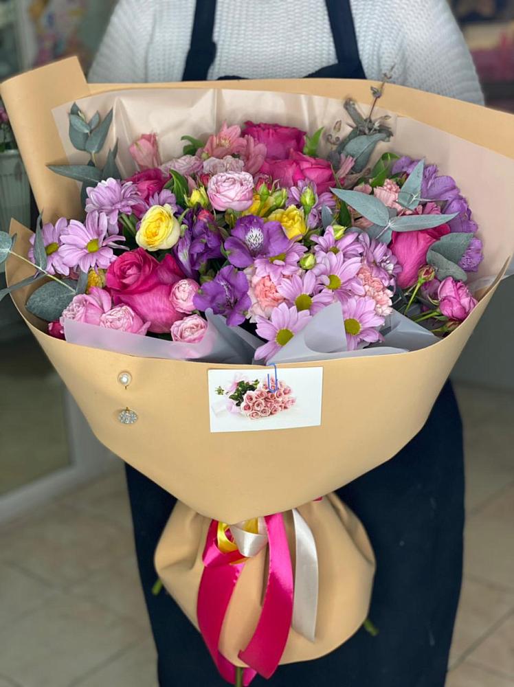 Букет цветов из: Хризантемы, Гвоздики и Альстромерии в Юность