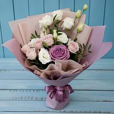 Букет цветов из:  Розы и Лизиантусы в Юность