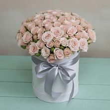 Цветочная композиция из Розы в шляпной коробке в Юность