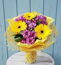 Букет цветов из:  Хризантемы и Герберы в Юность