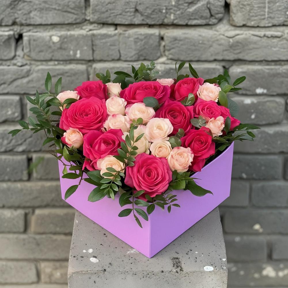 Цветочная композиция из Розы в коробке в Юность