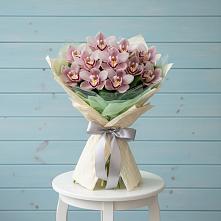 Букет цветов из:  Орхидеи и Розы #REPLACE_PRED# Юность