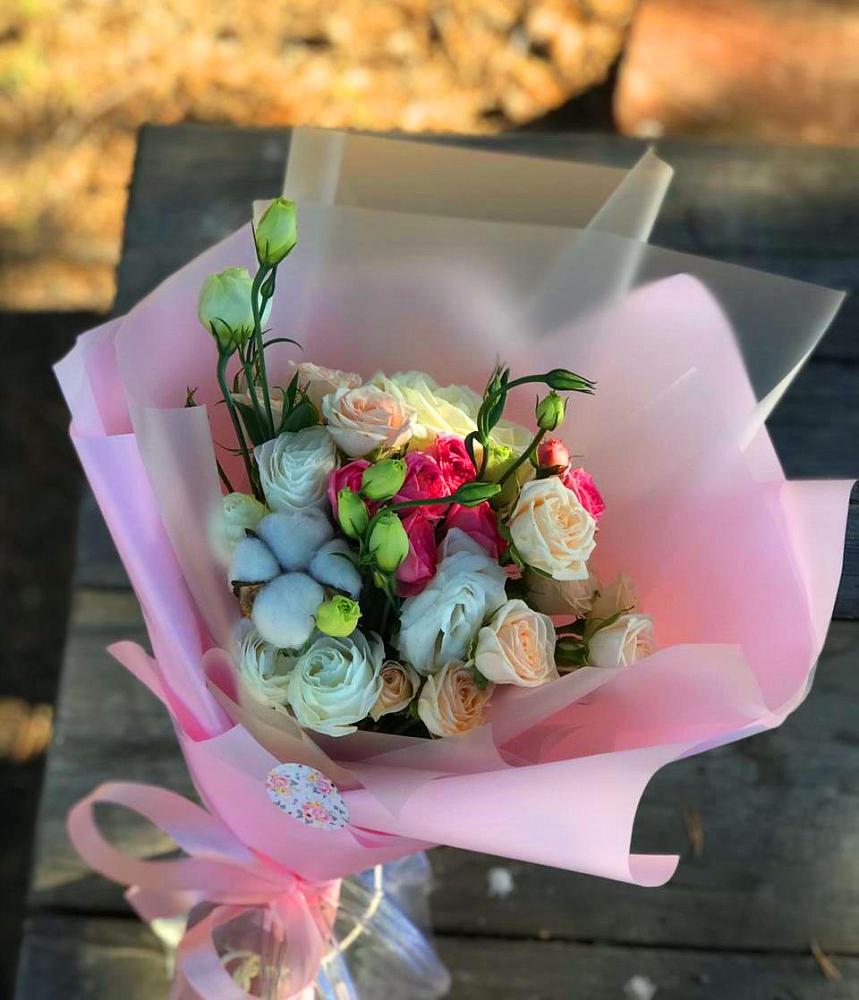 Букет цветов из: Розы и Лизиантусы в Юность