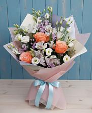 Букет цветов из:  Лизиантусы, Розы, Альстромерии и Гипсофила в Юность