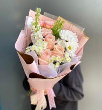 Букет цветов из:  Хризантемы и Розы в Юность