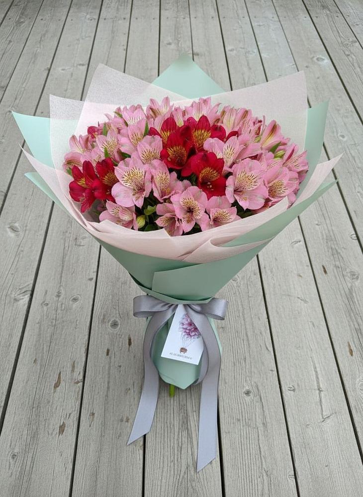 Букет цветов из: Альстромерии в Юность