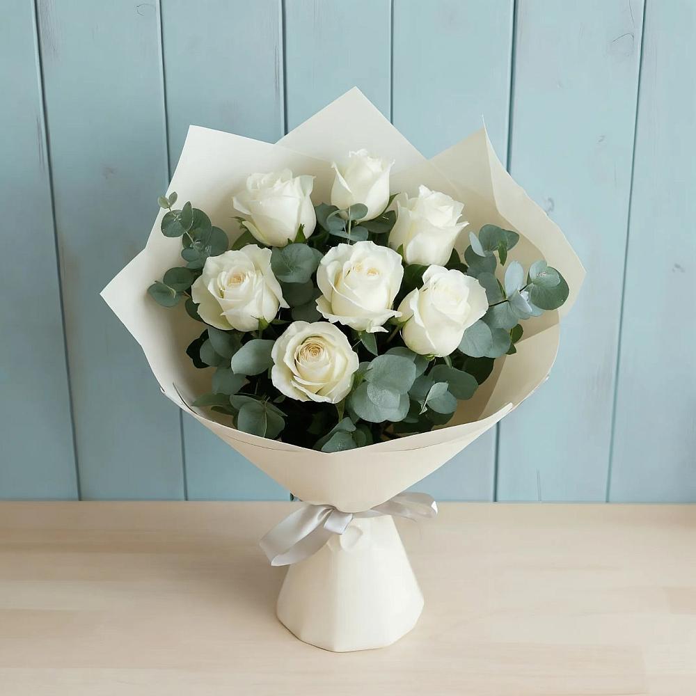 Букет Белые розы в Эвкалипте в Юность