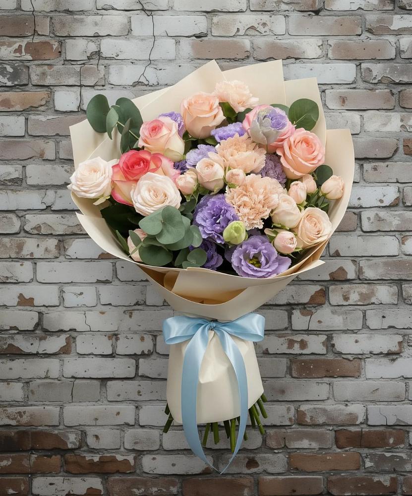 Букет цветов из: Розы, Лизиантусы и Гвоздики в Юность