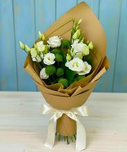 Букет цветов из:  Хризантемы и Лизиантусы в Юность