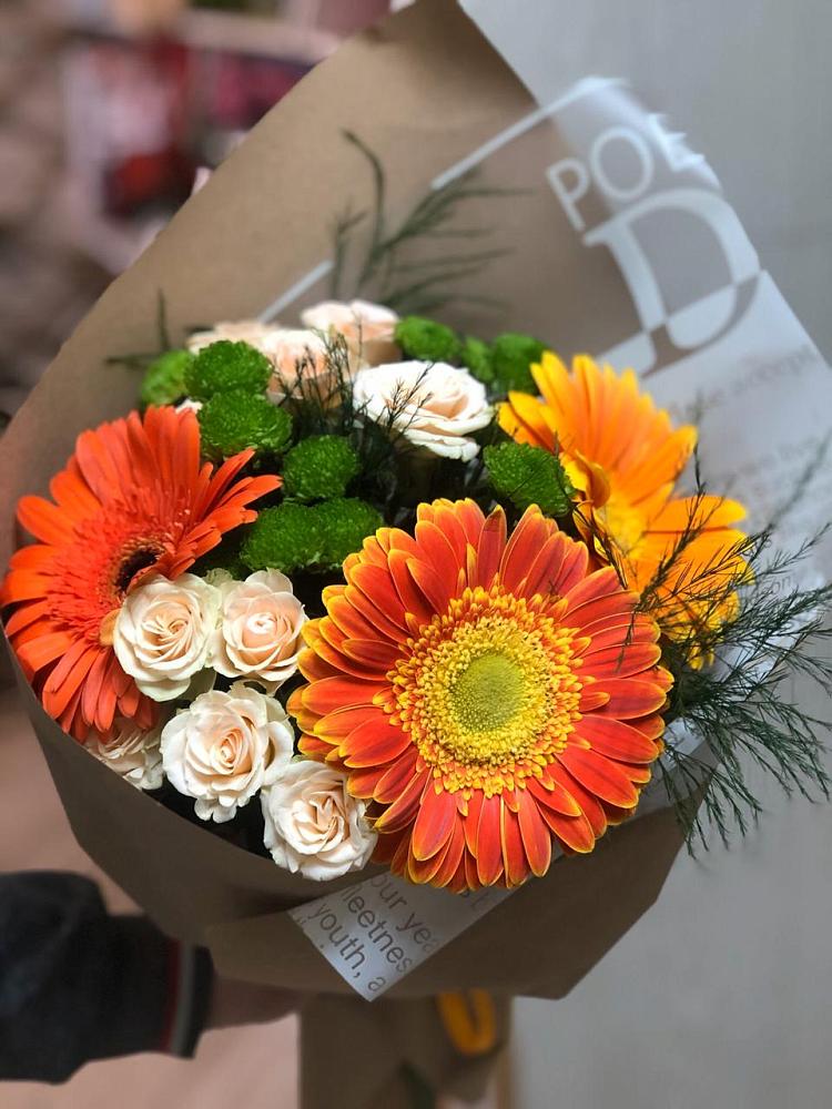 Букет цветов из: Герберы, Хризантемы и Розы в Юность