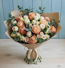 Букет цветов из:  Альстромерии и Розы в Юность