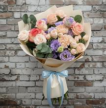 Букет цветов из:  Розы, Лизиантусы и Гвоздики #REPLACE_PRED# Юность