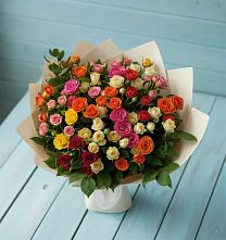 Букет Микс из разноцветных кустовых роз в Юность
