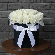 Цветочная композиция из Розы в шляпной коробке в Юность