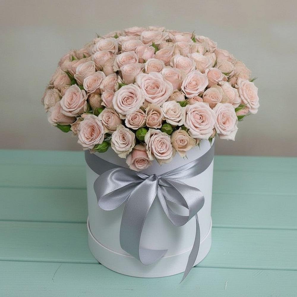 Цветочная композиция из Розы в шляпной коробке в Юность